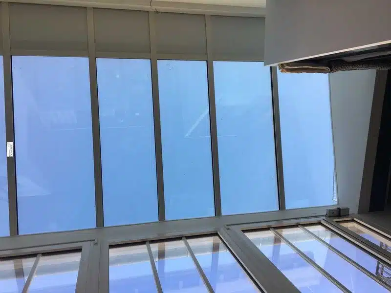 verrière de toit blanche