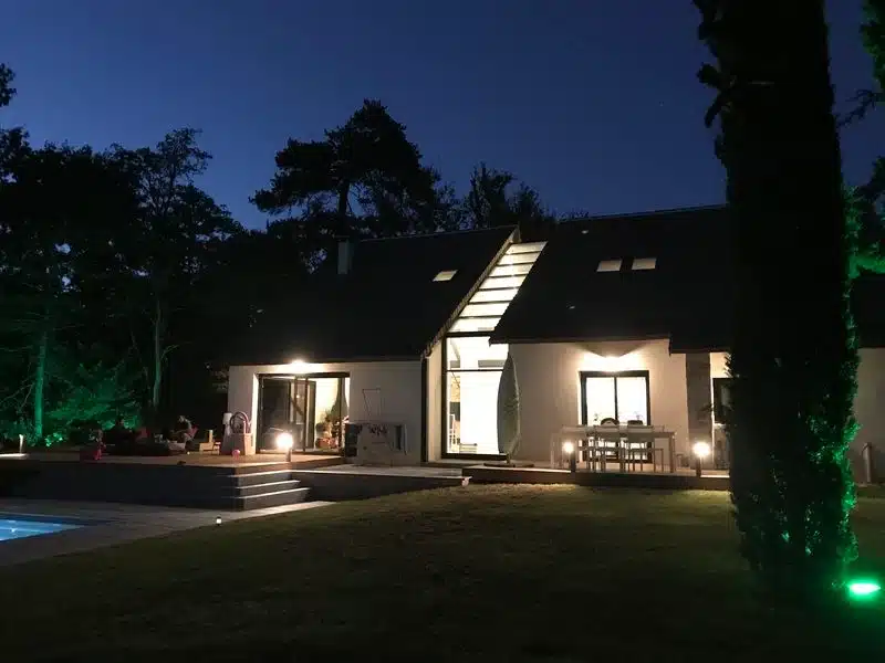 Verrière de toit maison nuit