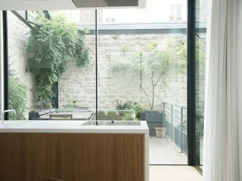 baie minimaliste maison lumineuse